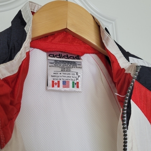 Vintage Adidas Windbreaker Jacket - Picture 6 of 11